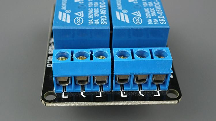Relay module screw terminals